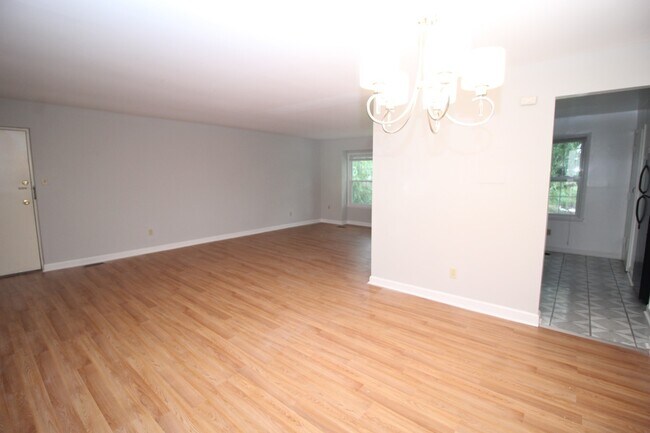 Foto del edificio - 2026/2027 Loyola off-campus 2bd/1.5ba Condo Near Loyola & NDM! Available 6/9/2026