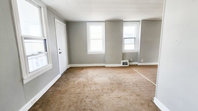Building Photo - Move in ready!