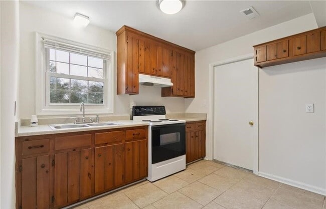 Foto del edificio - 4 Bed House Ready For a New Tenant