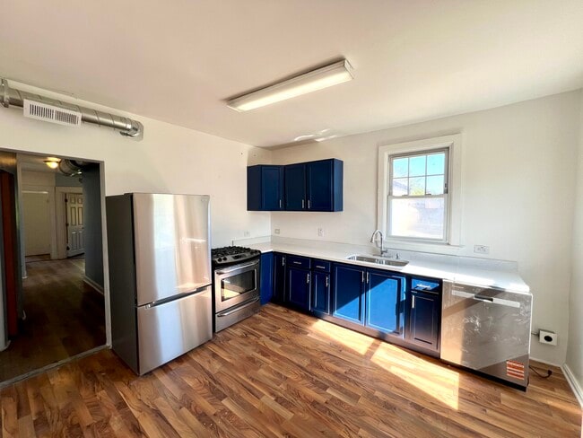 Kitchen - 1633 McDaniel Ave