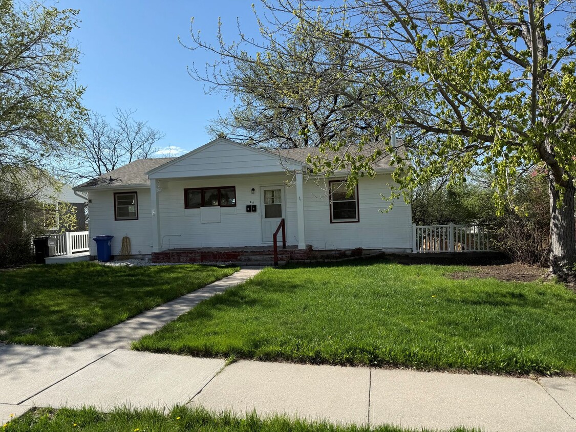 Foto principal - 2 Bedroom, 1 Bath Home for Rent