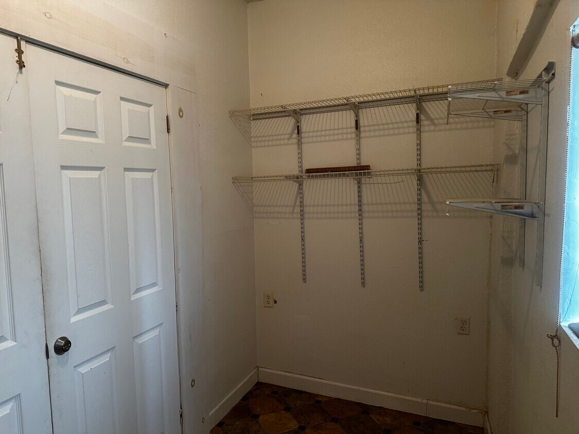 Primary Photo - 2216 S Salcedo St
