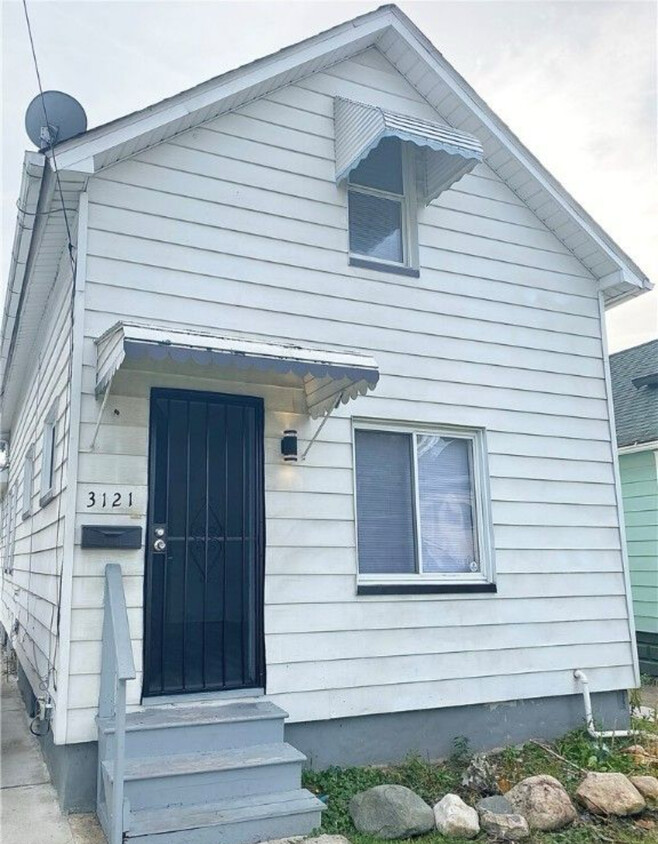 Primary Photo - 3121 Trowbridge Ave