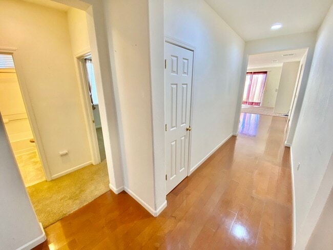 Building Photo - Beautiful Single Story Home with Local Park a Block Away!