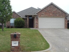 Building Photo - 15629 Traditions Dr