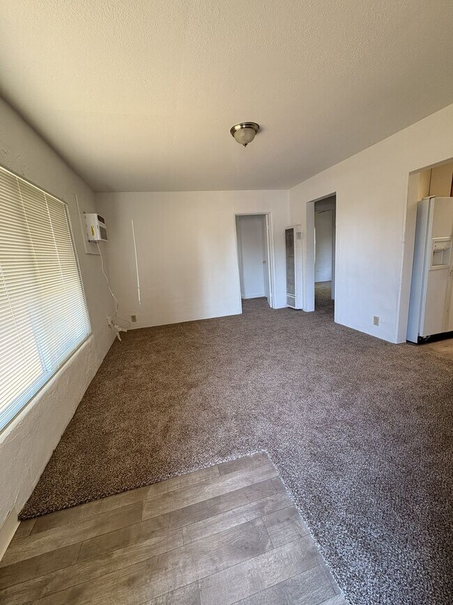 Foto del edificio - NICE DUPLEX WITH PRIVATE YARD!