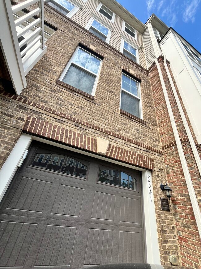 Building Photo - 25241 Orchard View Ter
