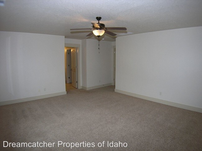 Building Photo - 3 br, 2.5 bath House - 2801 N Tamarack Dr