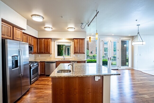 Foto del edificio - 355 W Waterside Dr