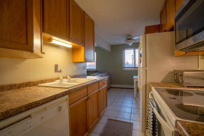 Building Photo - 4363 Wilshire Blvd