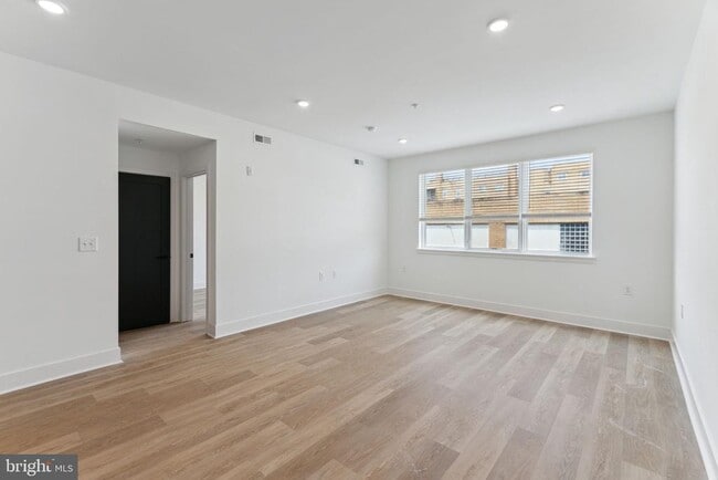 Foto del edificio - 1419 W Grange Ave