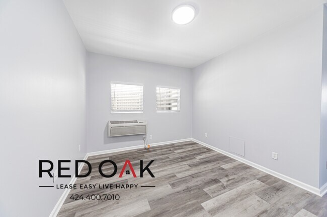 Building Photo - 1032-1036 S Normandie Ave-1032-101