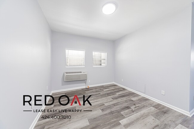Building Photo - 1032-1036 S Normandie Ave-1032-101