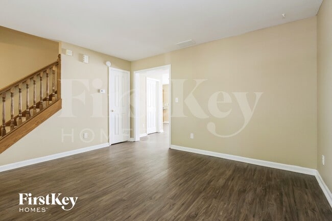 Foto del edificio - 728 Sweet Creek Dr