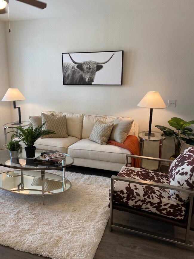 Foto del edificio - McKinney Falls Apartments