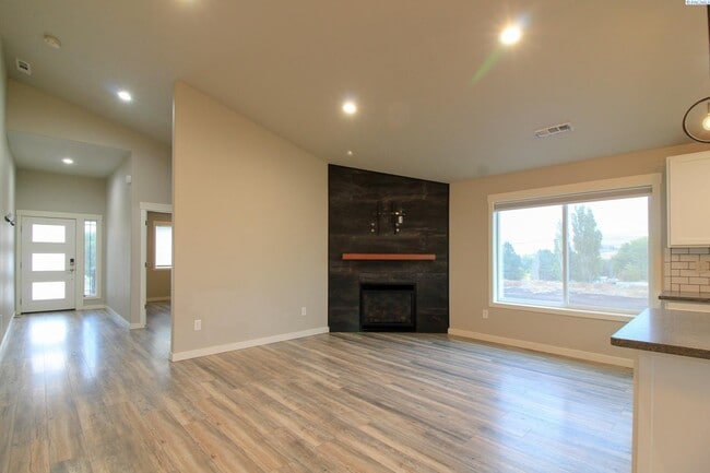 Building Photo - 3 Bed/2 Bath House in Benton City