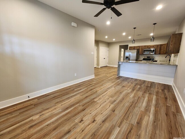 Building Photo - 2312 Lavern St