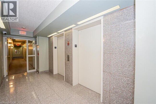 Photo du bâtiment - 274 Erb St. W