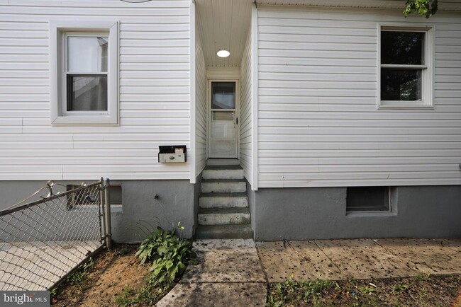 Building Photo - 32 Willis Ave