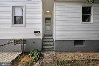 Building Photo - 32 Willis Ave
