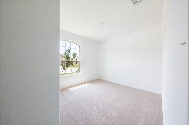 Building Photo - 138 Jenkinson Dr