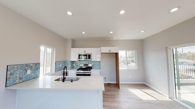 Building Photo - 5667 Mary Ln Dr
