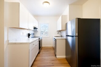 Building Photo - 1550 Montauk Hwy