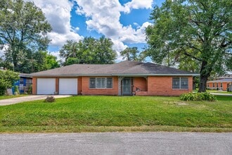 Building Photo - 5611 Milart St