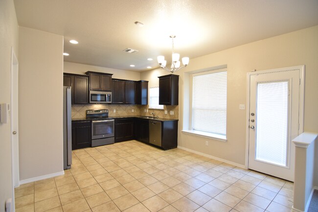 Foto del edificio - 5906 Ambrose Cir