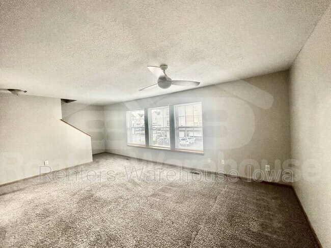 Building Photo - 1166 SE Village View Ln
