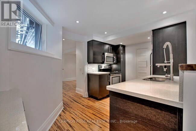 Photo du bâtiment - 62-62 Dovercourt Rd