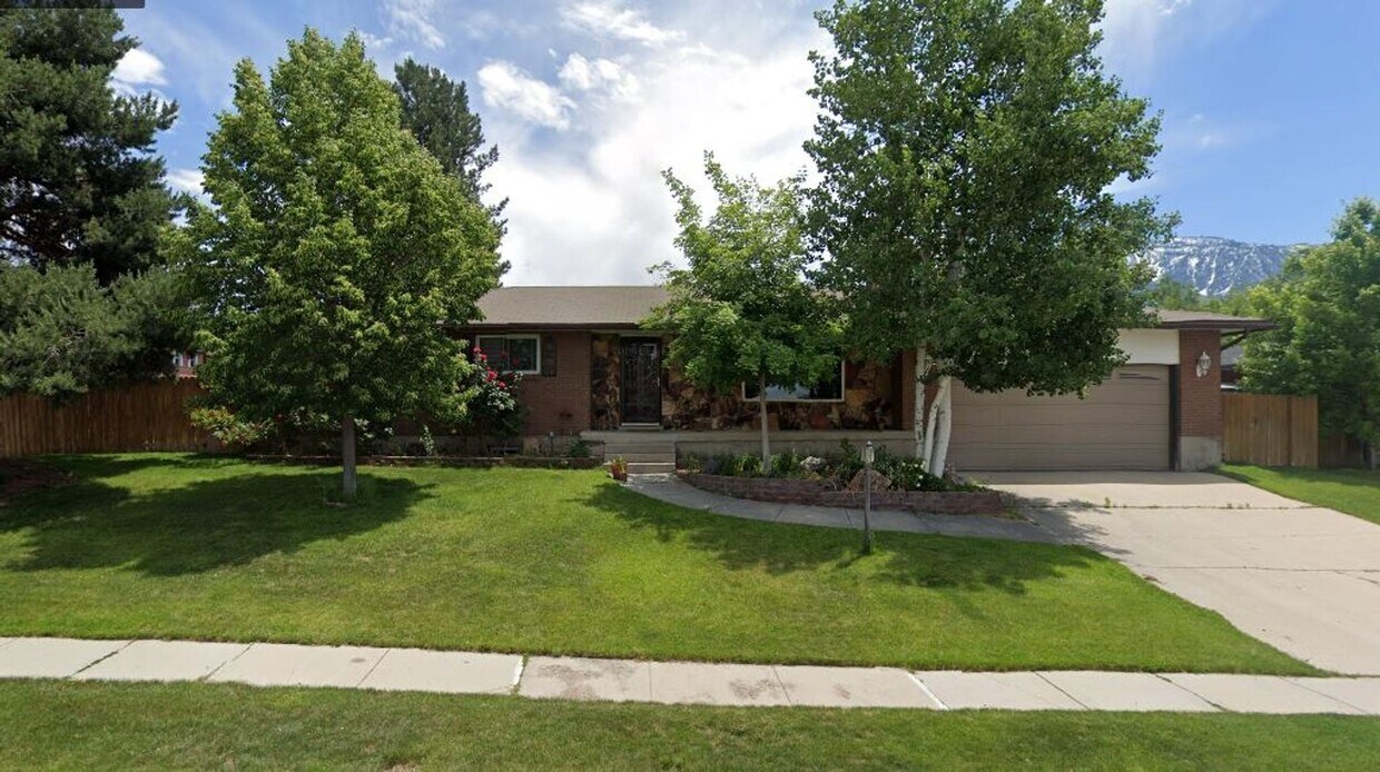 Primary Photo - 5 Bd 3 Ba Home in Sandy