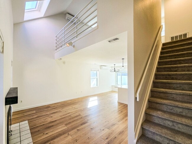Foto del edificio - Bright 1-bedroom loft in the heart of Boulder- Available Now