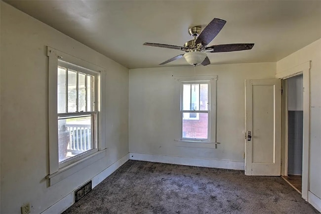 Building Photo - 2135 E Prairie Ave