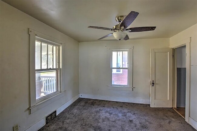 Foto del edificio - 2135 E Prairie Ave