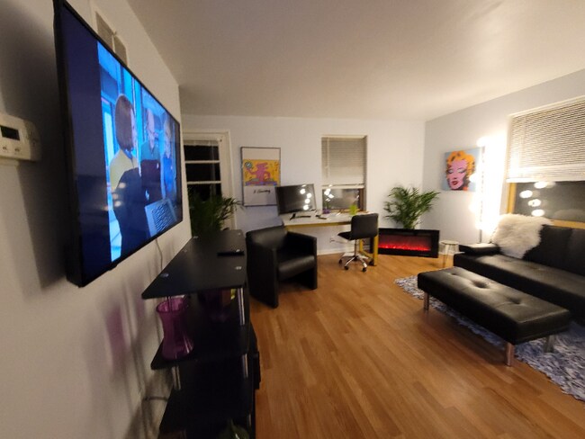 Foto del edificio - 3411 S Howell Ave