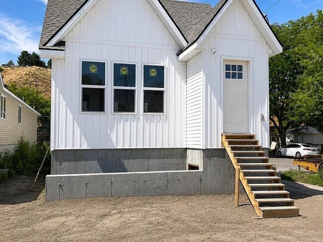 Building Photo - 651 N Johnson Ave