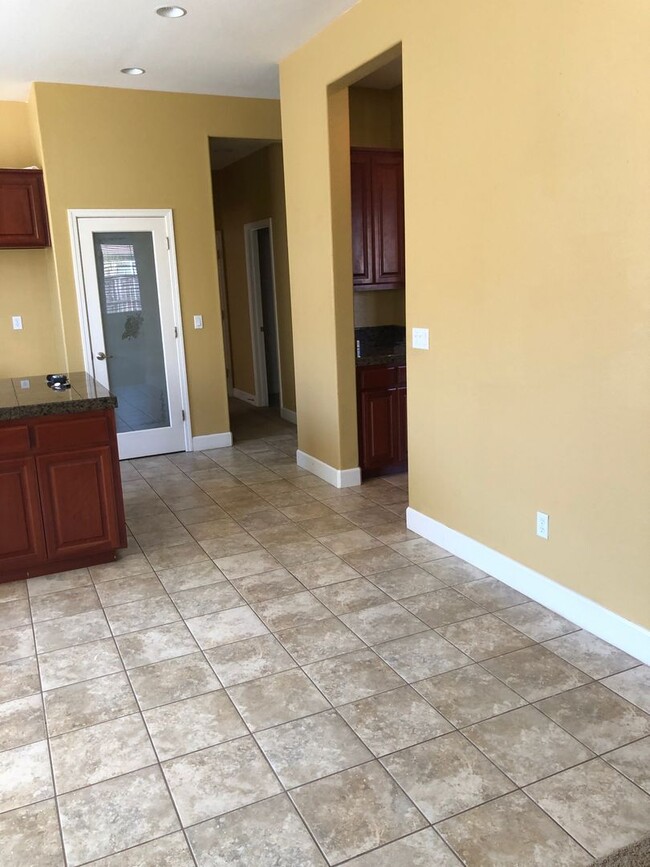 Foto del edificio - 4 Bedroom Home in Plumas Lake AVAILABLE NOW!!