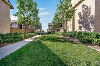 Building Photo - Sunstone Place Apartments