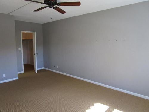 Building Photo - 1000 Lowry St