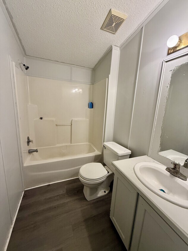 Foto principal - 158 Fieldstone Dr