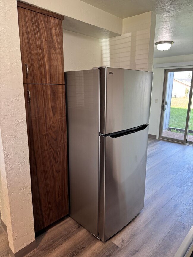 Foto del edificio - Updated 2 bedroom 1.5 bathroom duplex!