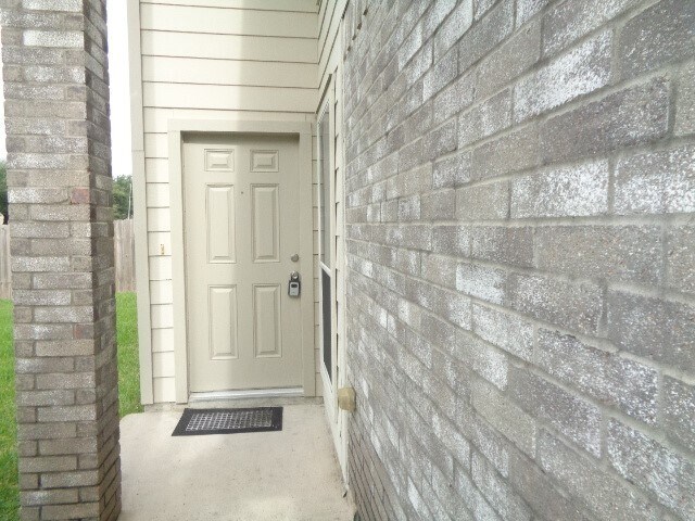 Building Photo - 9503 Wyatt Oak Lane