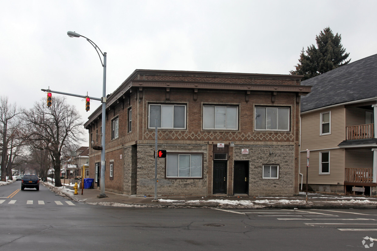 Primary Photo - 833 Portland Ave