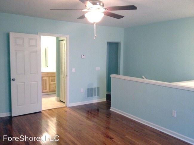 Building Photo - 1 br, 1.5 bath House - 10 Three Mast Lane