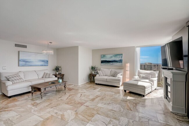 Building Photo - Seaside Serenity: Luxurious Gulf-Front Retreat on Southern Longboat Key