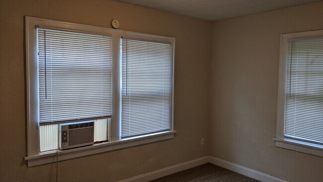 Foto del edificio - 1404 S Maywood Ave