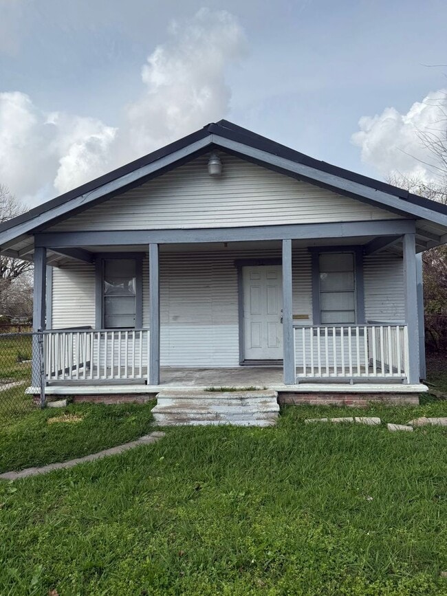 Building Photo - 1335 15th St
