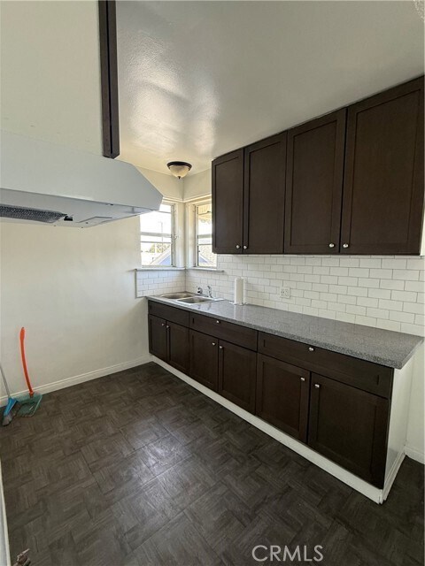 Foto del edificio - 1859 W Vernon Ave