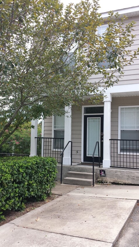 Foto principal - 2400 Fred Smith Rd